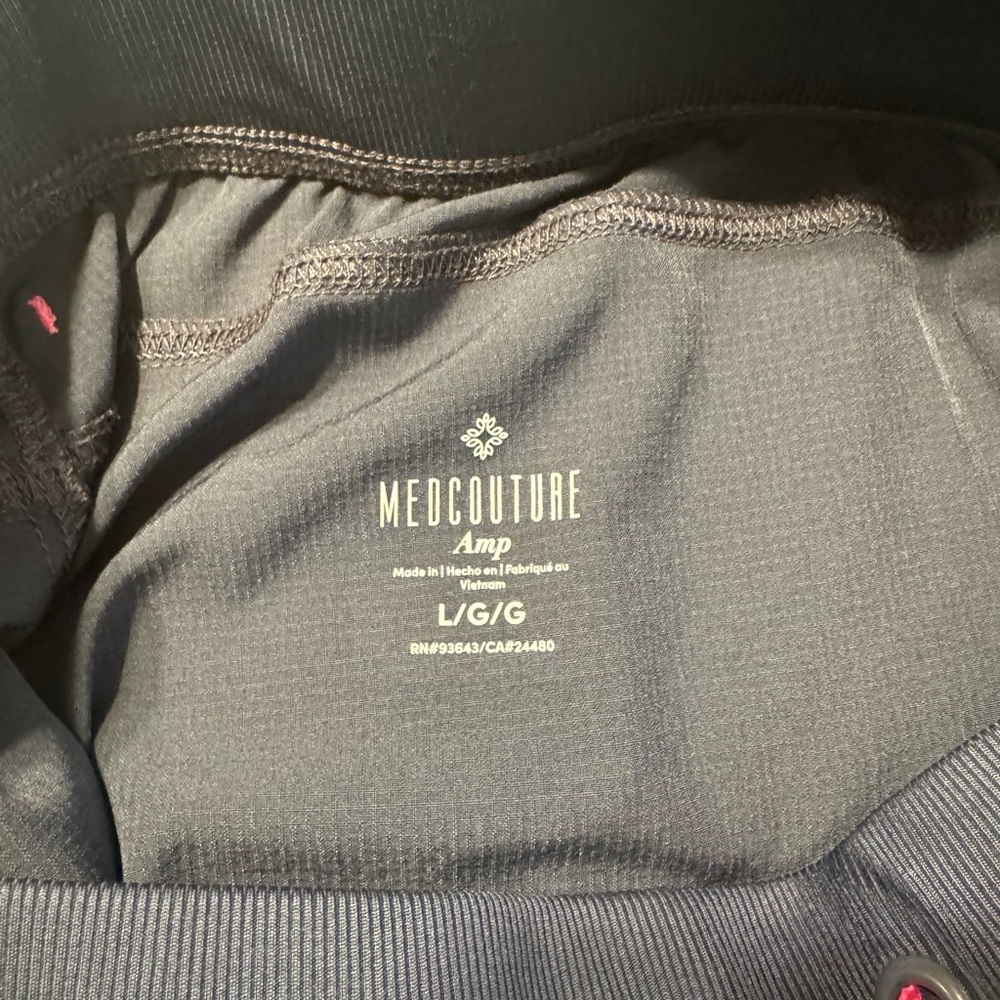 Medcouture scrub set - Picture 5 of 6